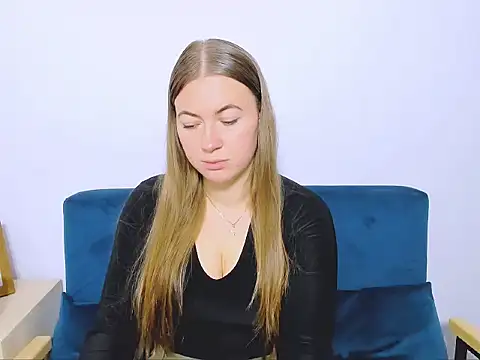 Snapshot of LeaNaughty chatting on 11-18-25, 02:43 LeaNaughty online show from 11-18-25, 02:43