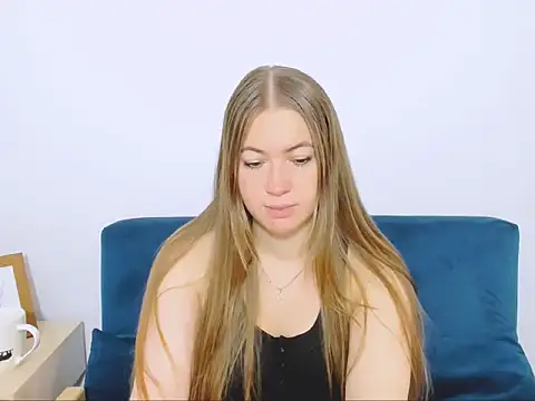 Snapshot of LeaNaughty chatting on 11-25-25, 04:07 LeaNaughty online show from 11-25-25, 04:07