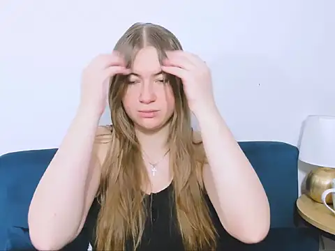 Snapshot of LeaNaughty chatting on 11-28-25, 07:00 LeaNaughty online show from 11-28-25, 07:00