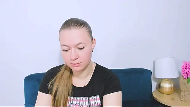 Snapshot of LeaNaughty chatting on 11-30-25, 05:11 LeaNaughty online show from 11-30-25, 05:11