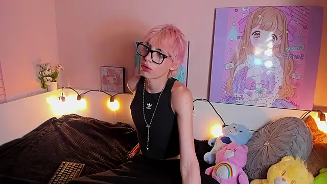 Strawberry Kitty  online show from 10-29-25, 01:46