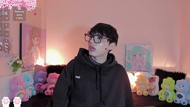 Strawberry Kitty  online show from 03-01-26, 02:02