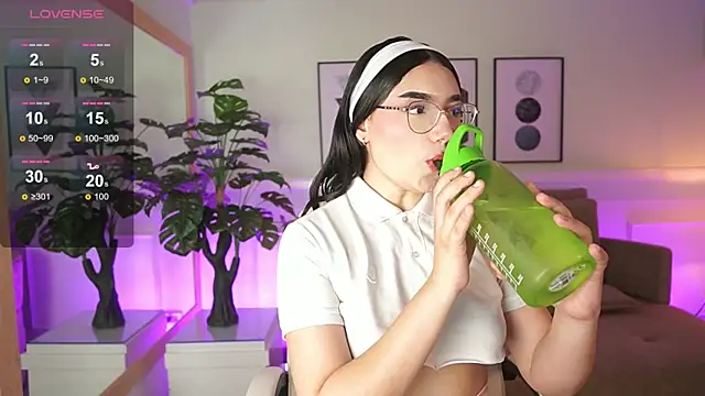 EmilyTurneer online show from 02-27-26, 07:14