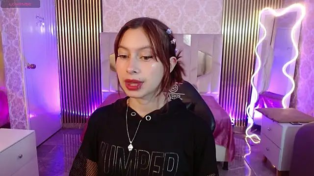 Snapshot of KATANA_TAY chatting on 10-28-25, 12:09 KATANA TAY online show from 10-28-25, 12:09