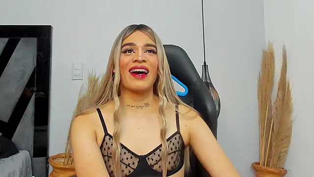 Amelia Brixton online show from 12-18-25, 04:29