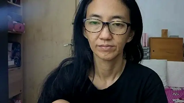 Snapshot of princessD077 chatting on 03-12-26, 04:35 princessD077 online show from 03-12-26, 04:35