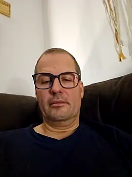 Snapshot of GermanMadMatt chatting on 10-17-25, 05:43 GermanMadMatt online show from 10-17-25, 05:43