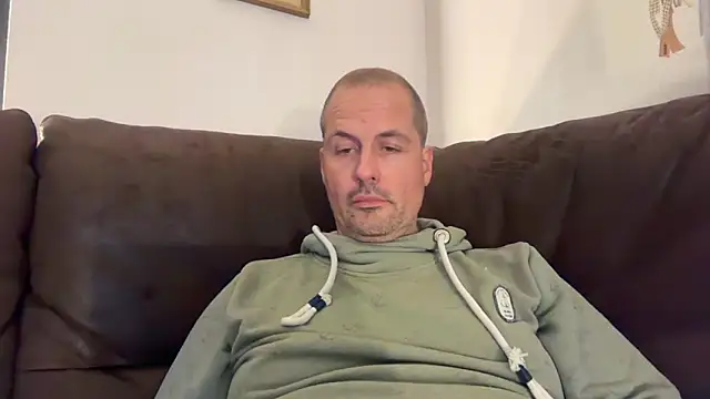 Snapshot of GermanMadMatt chatting on 10-19-25, 05:24 GermanMadMatt online show from 10-19-25, 05:24