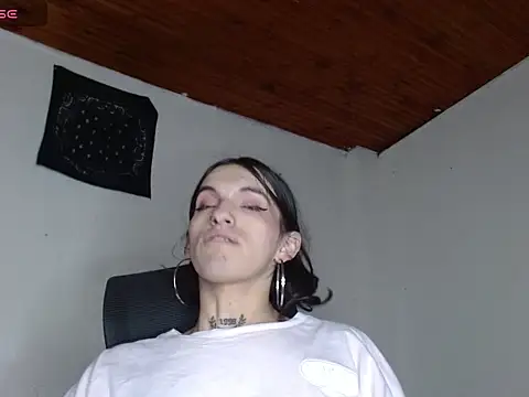 Scarlett crastrawberry online show from 04-23-26, 02:02