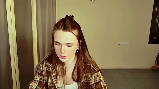 Snapshot of May_Bloom chatting on 03-13-26, 01:07 May Bloom online show from 03-13-26, 01:07