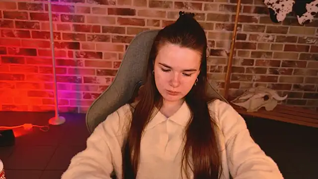 Snapshot of May_Bloom chatting on 03-28-26, 09:09 May Bloom online show from 03-28-26, 09:09