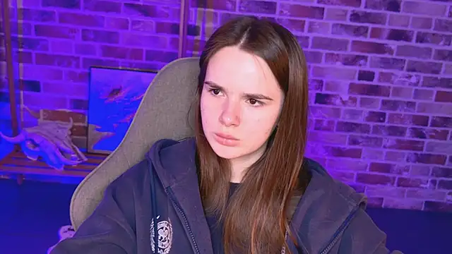 Snapshot of May_Bloom chatting on 04-15-26, 02:13 May Bloom online show from 04-15-26, 02:13