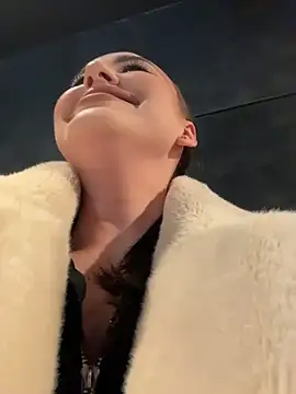 Snapshot of KiraSunshine chatting on 12-16-25, 04:17 KiraSunshine online show from 12-16-25, 04:17