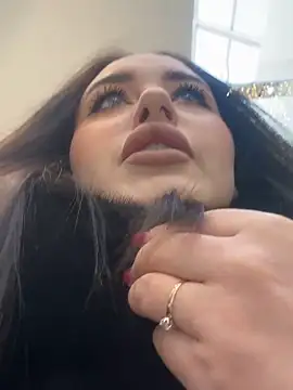 Snapshot of KiraSunshine chatting on 12-19-25, 04:19 KiraSunshine online show from 12-19-25, 04:19