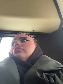 Snapshot of KiraSunshine chatting on 12-20-25, 03:46 KiraSunshine online show from 12-20-25, 03:46