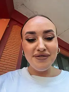 Snapshot of KiraSunshine chatting on 02-15-26, 07:51 KiraSunshine online show from 02-15-26, 07:51