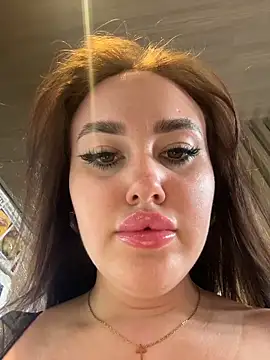 Snapshot of KiraSunshine chatting on 02-19-26, 04:19 KiraSunshine online show from 02-19-26, 04:19