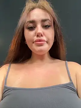 Snapshot of KiraSunshine chatting on 02-26-26, 04:44 KiraSunshine online show from 02-26-26, 04:44