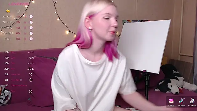 Snapshot of AnnySweetKiss chatting on 10-27-25, 01:59 AnnySweetKiss online show from 10-27-25, 01:59