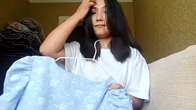 LinneaHyles online show from 10-30-25, 05:31