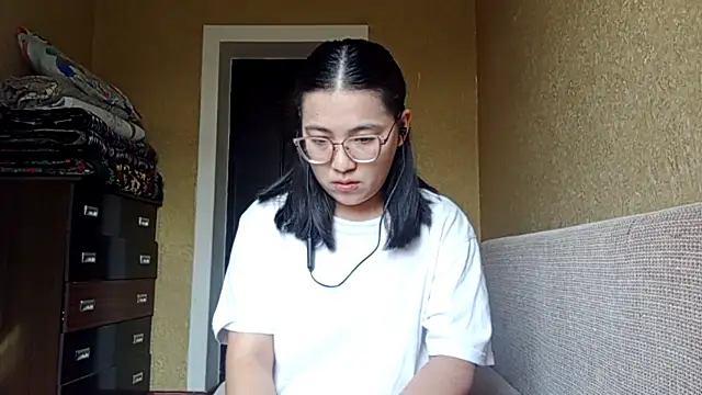 LinneaHyles online show from 11-15-25, 07:27