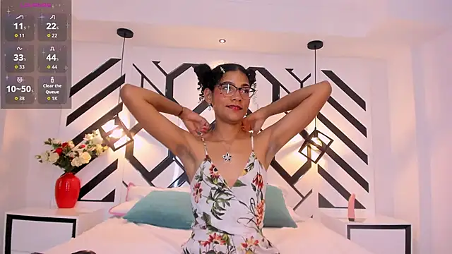 AuroraPinkk online show from 12-15-25, 11:09