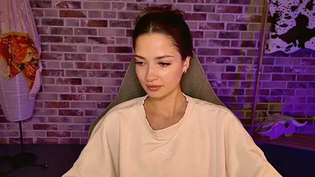 Snapshot of KiraVair chatting on 11-25-25, 05:18 KiraVair online show from 11-25-25, 05:18