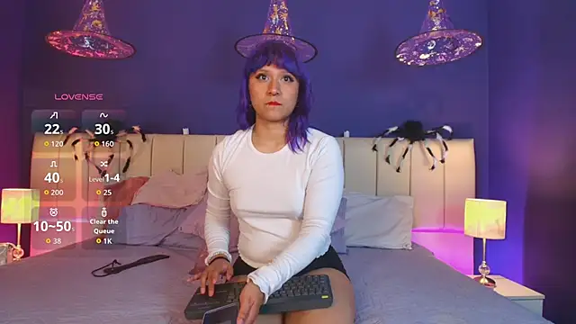 LuanEter online show from 10-28-25, 01:14