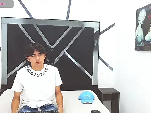 Tom 0001 online show from 11-06-25, 08:21