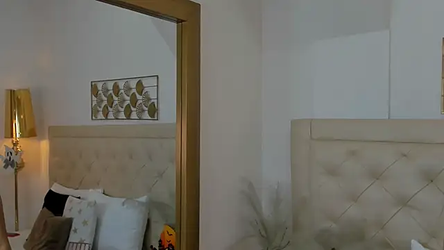 lucia lorenz online show from 10-30-25, 11:22