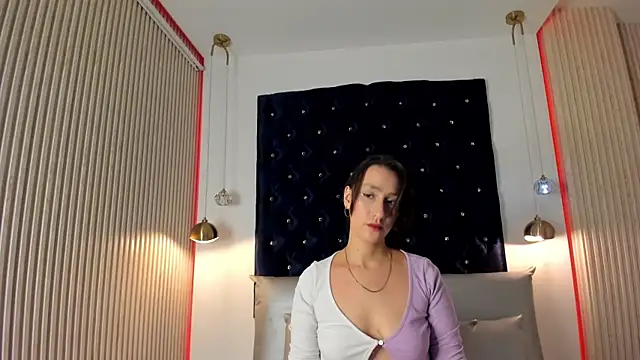 Snapshot of Catalina-Thompson chatting on 10-23-25, 11:53 Catalina-Thompson online show from 10-23-25, 11:53