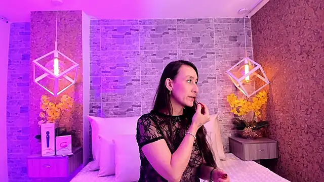 Snapshot of Catalina-Thompson chatting on 10-24-25, 03:30 Catalina-Thompson online show from 10-24-25, 03:30