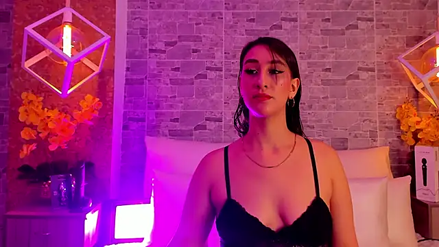 Snapshot of Catalina-Thompson chatting on 11-06-25, 12:06 Catalina-Thompson online show from 11-06-25, 12:06