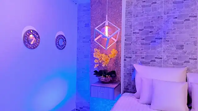 Snapshot of Catalina-Thompson chatting on 11-07-25, 12:16 Catalina-Thompson online show from 11-07-25, 12:16