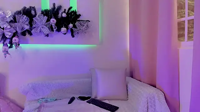 Snapshot of Catalina-Thompson chatting on 12-05-25, 12:14 Catalina-Thompson online show from 12-05-25, 12:14