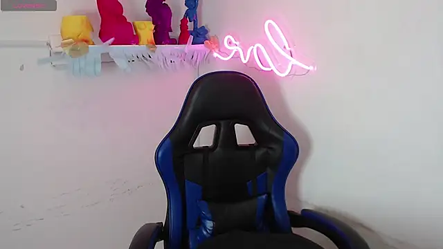 littlee red online show from 11-17-25, 08:14