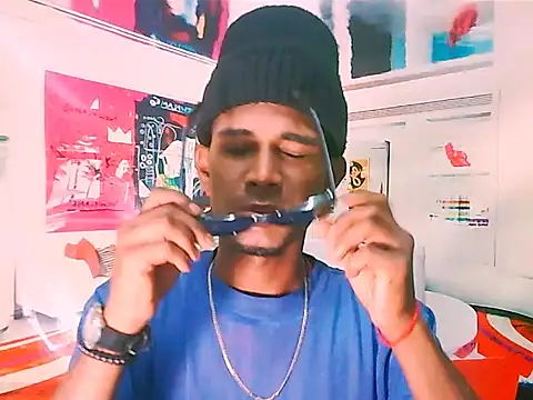 Snapshot of IndianThuggin chatting on 10-31-25, 04:02 IndianThuggin online show from 10-31-25, 04:02