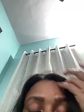 Snapshot of heenashai chatting on 12-18-25, 08:26 heenashai online show from 12-18-25, 08:26