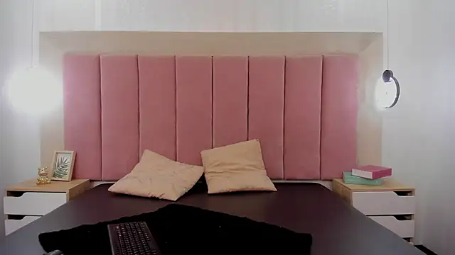 Isabella Marsh online show from 11-25-25, 01:00