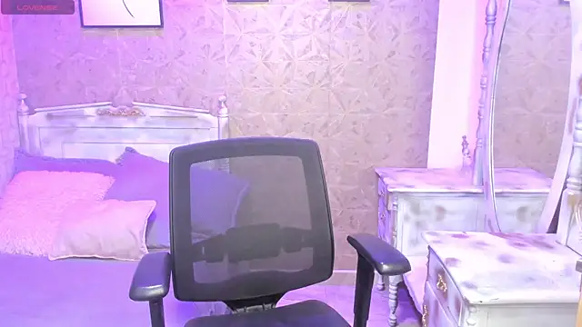 Snapshot of Sofia_clk chatting on 06-10-26, 02:56 Sofia clk online show from 06-10-26, 02:56