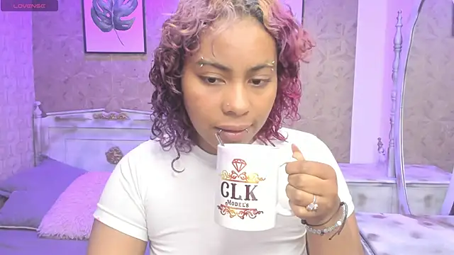 Snapshot of Sofia_clk chatting on 06-18-26, 02:56 Sofia clk online show from 06-18-26, 02:56