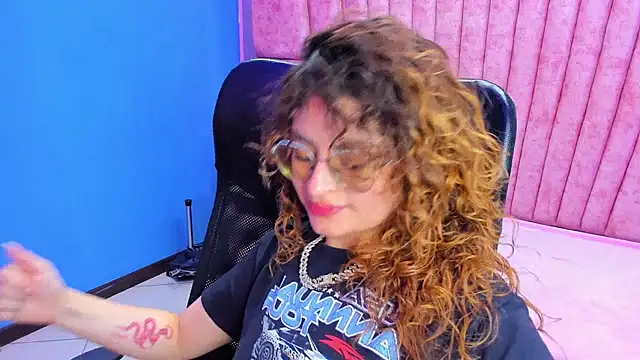 Snapshot of EmiliRouse_ chatting on 11-09-25, 05:22 EmiliRouse online show from 11-09-25, 05:22