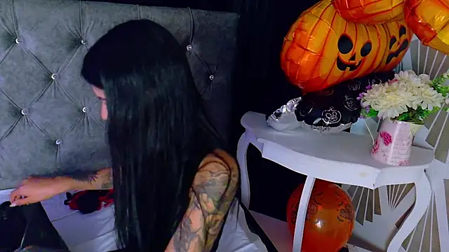 Scarlett Keller online show from 10-29-25, 01:02