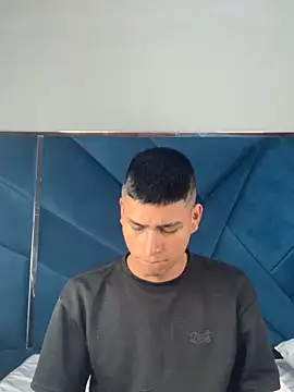 Emiliano Reyes online show from 12-20-25, 02:29