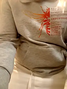 Snapshot of Belgianslut chatting on 12-18-25, 05:57 Belgianslut online show from 12-18-25, 05:57