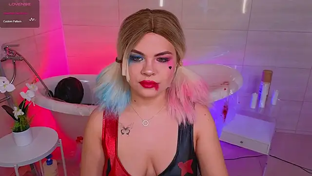 Miss Delia online show from 10-31-25, 02:12