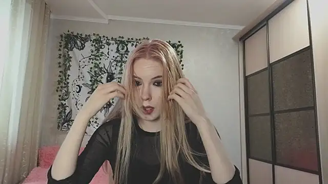 VETT KITTY online show from 11-24-25, 06:24