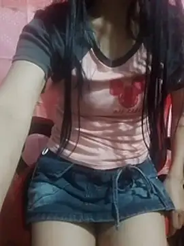 Snapshot of Kylie_beem chatting on 10-24-25, 08:00 Kylie beem online show from 10-24-25, 08:00