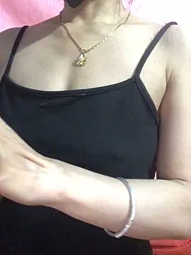 Snapshot of Kylie_beem chatting on 12-19-25, 02:40 Kylie beem online show from 12-19-25, 02:40