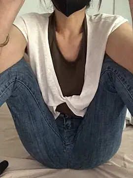 Snapshot of Kylie_beem chatting on 07-18-26, 09:02 Kylie beem online show from 07-18-26, 09:02